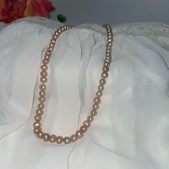 Elegant Fresh Water Banquet Pink Pearl Necklace - Picture 6 of 6